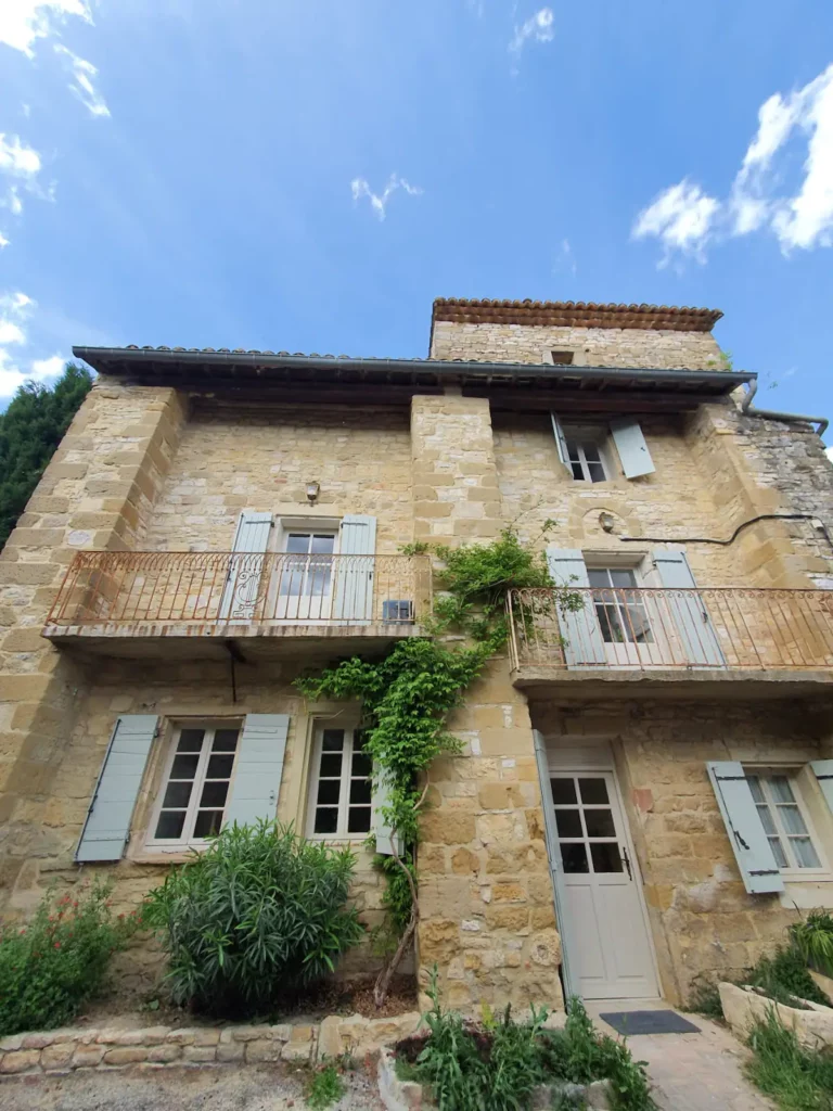 maison arpaillargues et ureillac location courte duree conciergreie des vallees