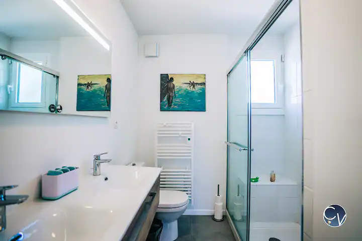 villa uzes salle de bain entiere location courte duree conciergerie des vallees