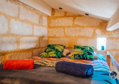 chambre studio mezzanine vacances conciergerie des vallees airbnb uzes