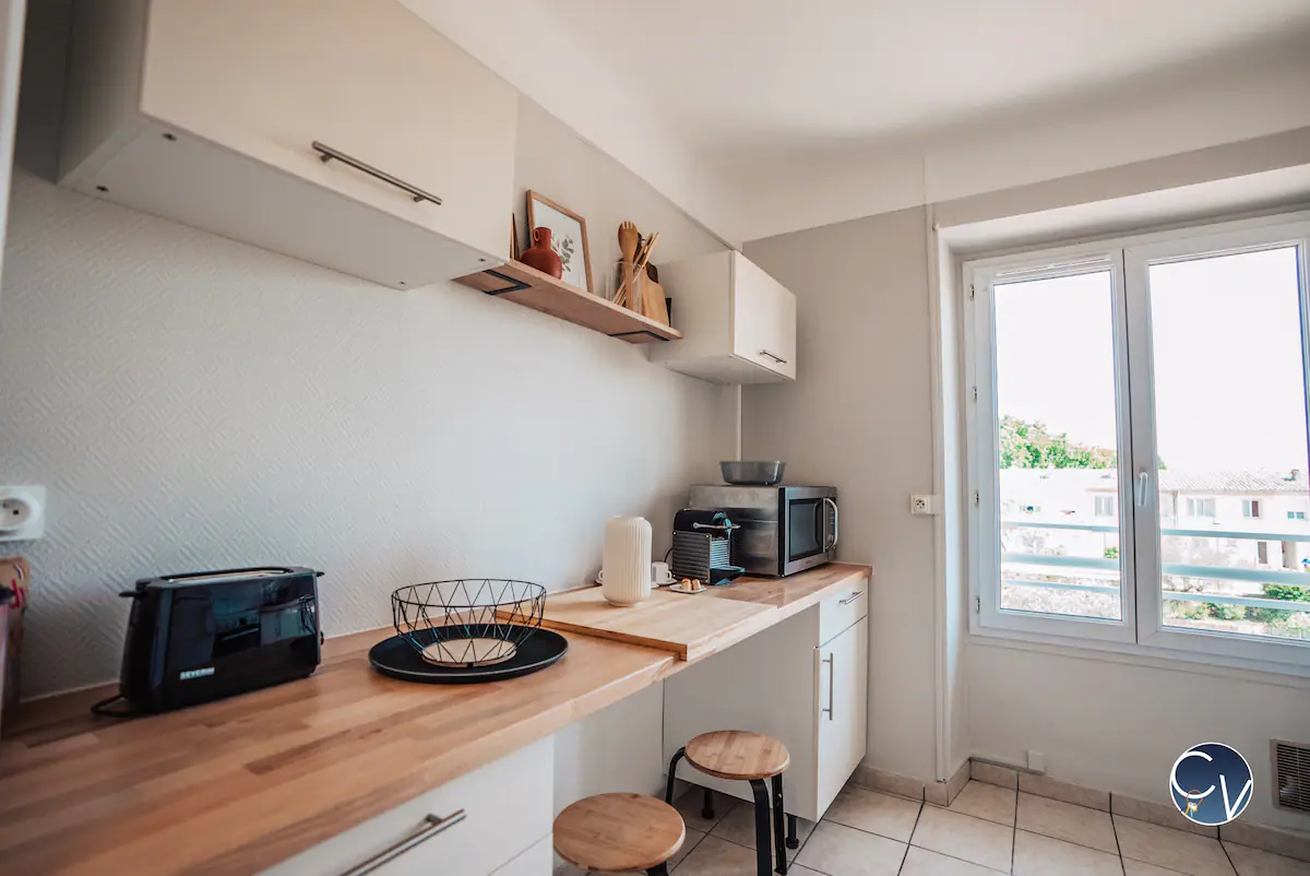 appartement-pont-saint-esprit-cuisine-equipee-location-courte-duree-conciergerie-des-vallees