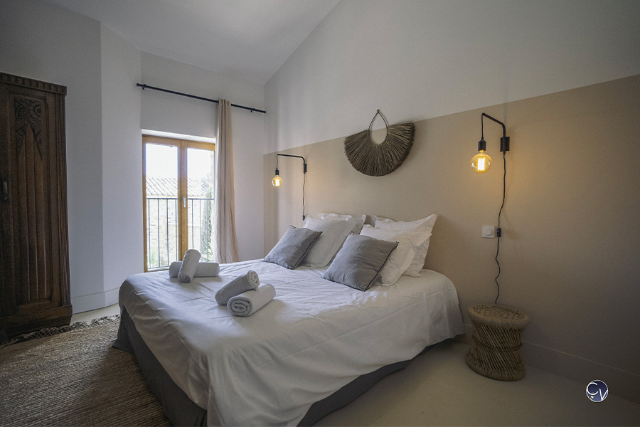 chambre villa mas evalla saint pons la calm location villa vacances vallee de la ceze vaucluse conciergerie des vallees location bien courte duree dus de la france