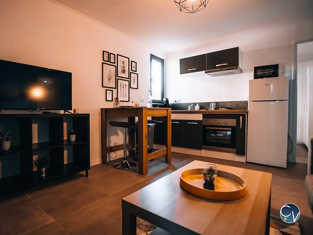 location appartement-deux-personnes-uzes-avignon-location-courte-duree-salon-conciergerie-des-vallees