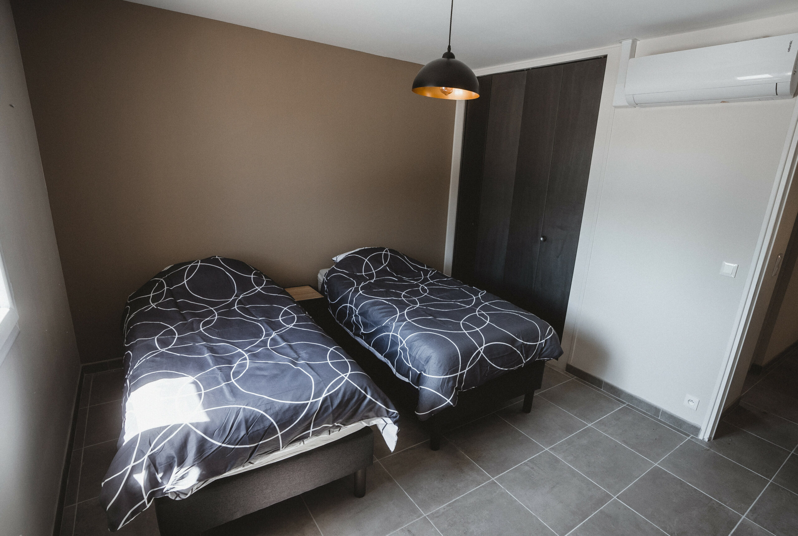 location-courte-duree-maison-ardeche-chambre-double-conciergiergerie-des-vallees-scaled