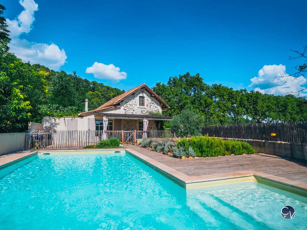 location maison piscine sud france vacances villa famille 8 personnes villa montaren et saint mediers conciergerie des vallees