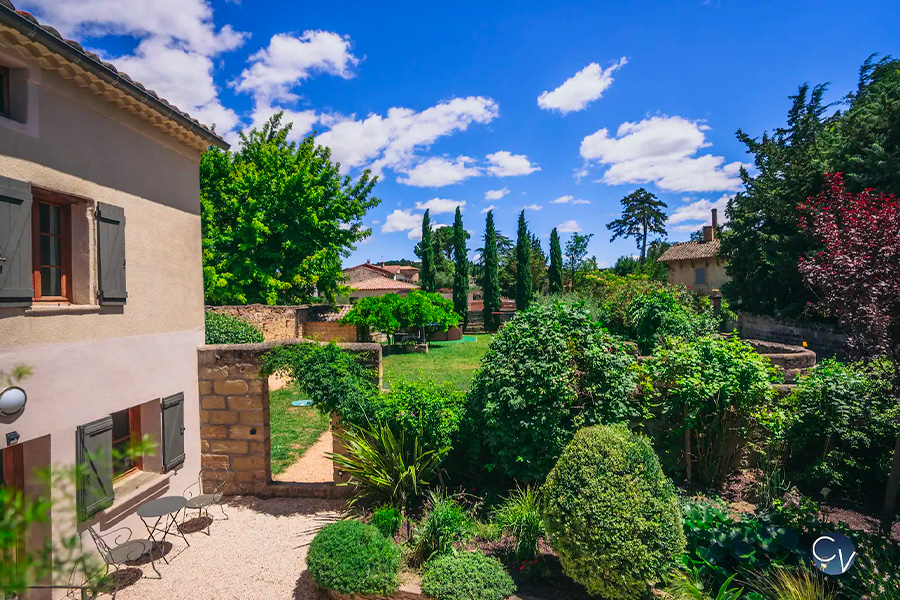 location mas saint quentin la poterie location vacances uzes uzege vacances famille uzes conciergerie des vallees location courte duree sud france jardin