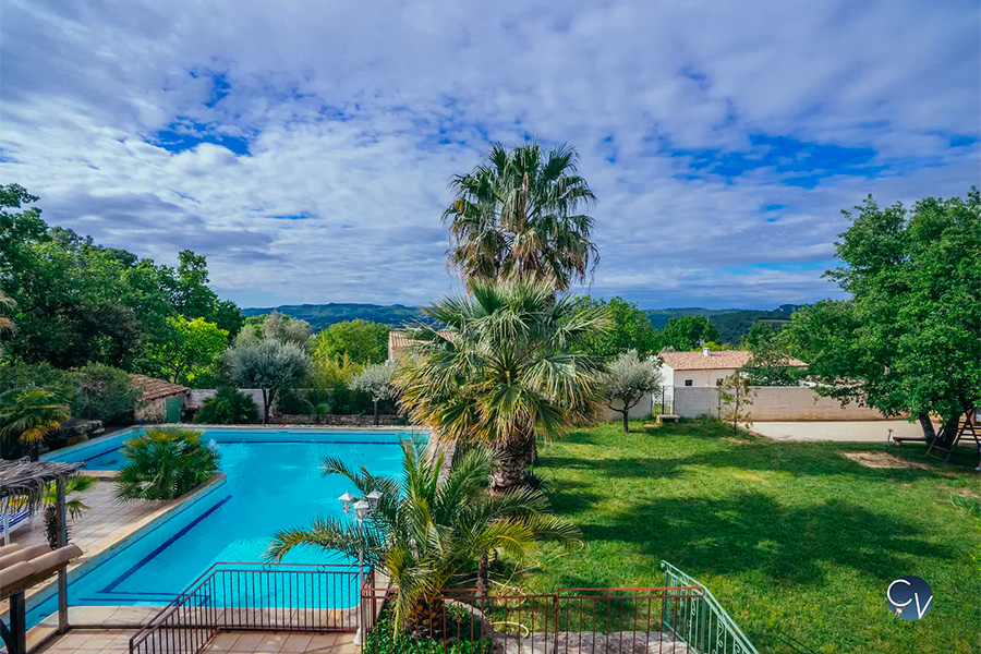 location villa 8 personnes piscine la roque sur ceze location courte duree valle de la ceze gard cevennes conciergerie des vallees location bien sud de la france jardin