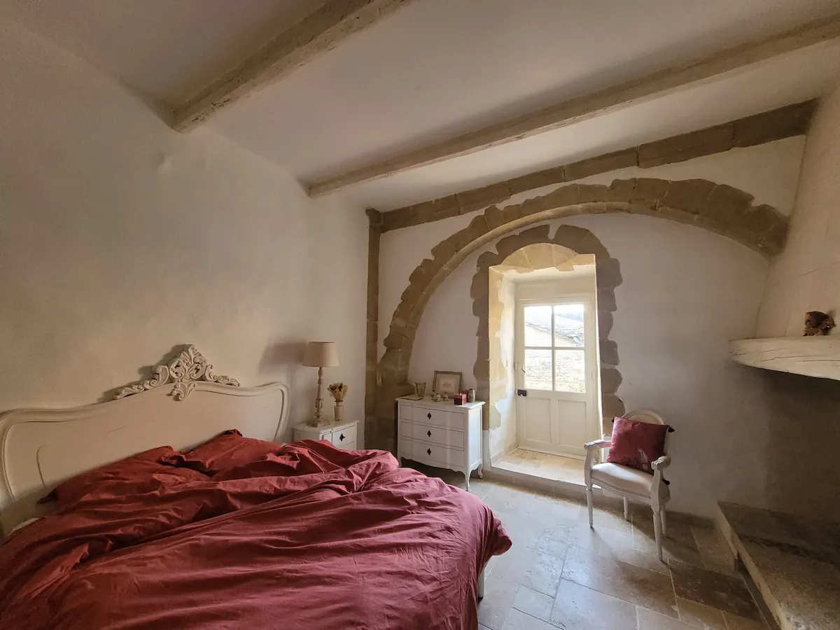 maison-location-courte-duree-sud-chambre-principale-arpaillargues-et-aureillac-conciergerie-des-vallees