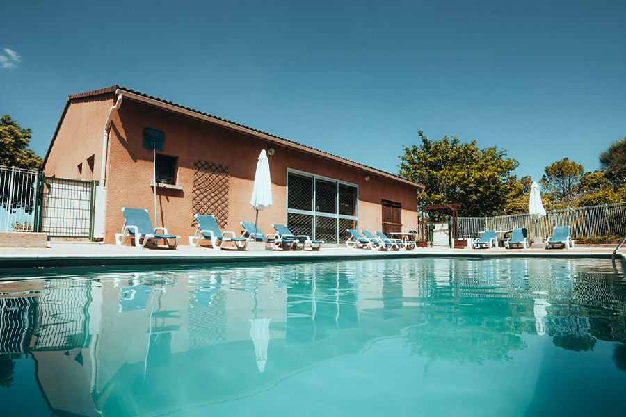 piscine appartement-pont-darc-location-courte-duree-conciergerie-airbnb-conciergerie-des-vallees