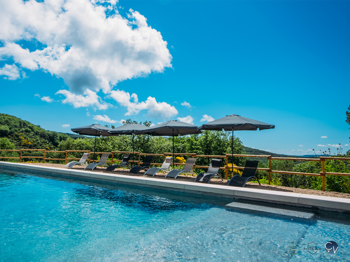 piscine chambre location villa de luxe mas toulair saint christol de rodieres conciegerie des vallees location courte duree sud de la france