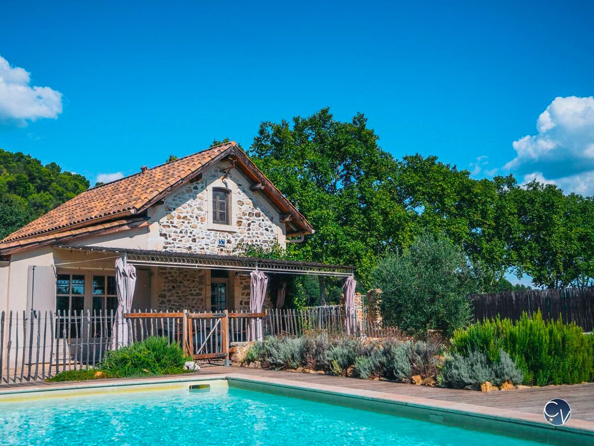 piscine location maison piscine sud france vacances villa famille 8 personnes villa montaren et saint mediers conciergerie des vallees