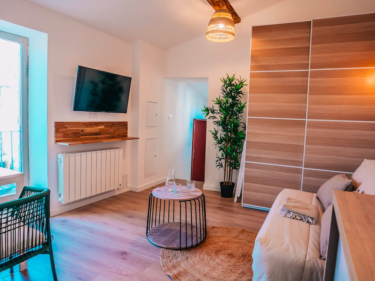 studio-nimes-centre-ville-living-location-courte-duree-conciergerie-des-vallees