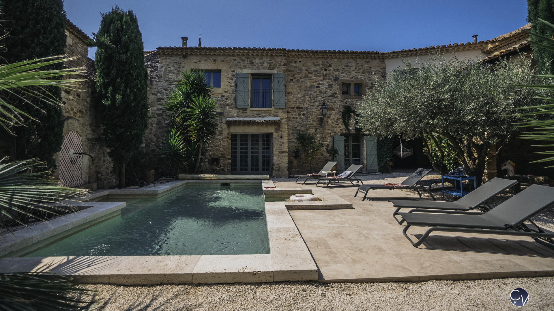 villa sud de la france mas evalla saint pons la calm location villa vacances vallee de la ceze vaucluse conciergerie des vallees location bien courte duree dus de la france